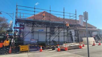 Workers install scaffolding outside Springwood Post Office on July 23, 2024. Picture by Damien Madigan