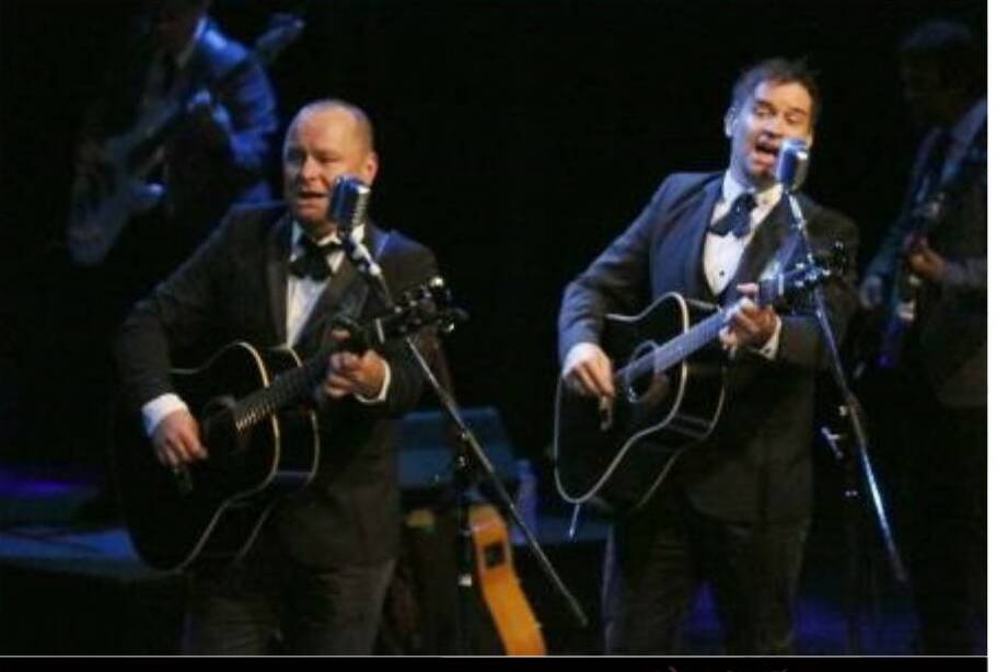 Springwood singing duo The Robertson Brothers reviewed at Blue