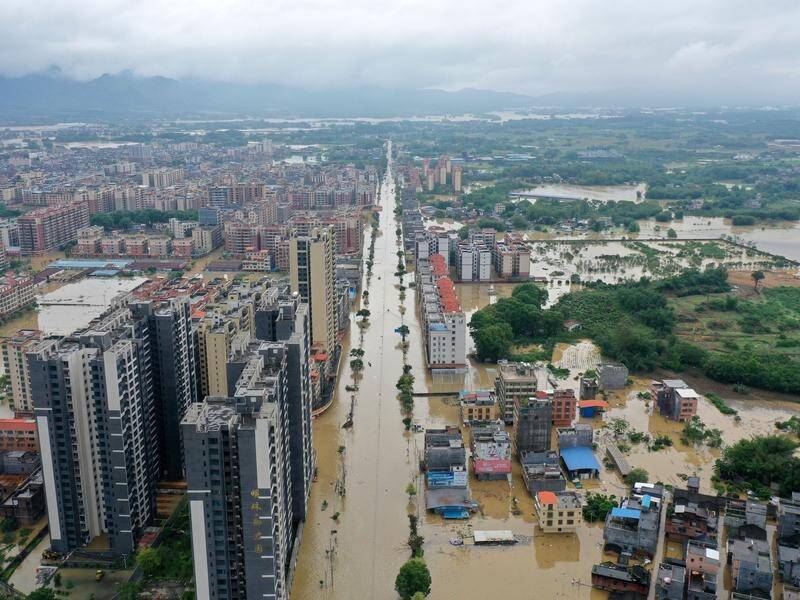 Floods swamp China's south, spark extreme weather fears Blue