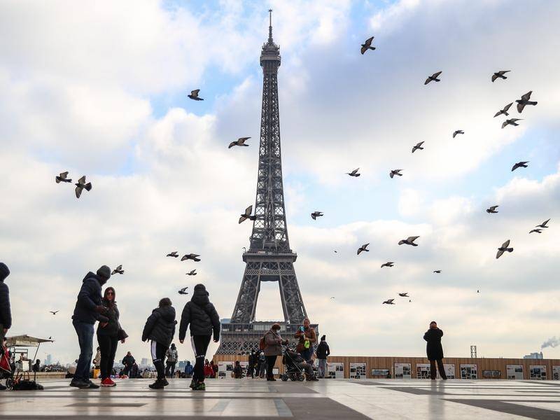 The Eiffel Tower has become six metres taller after engineers added a digital radio antenna on top.