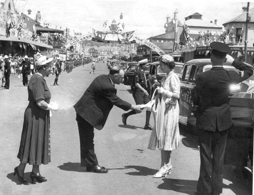 Memories of Her Majesty, Queen Elizabeth II, in Wagga Wagga in 1954 ...